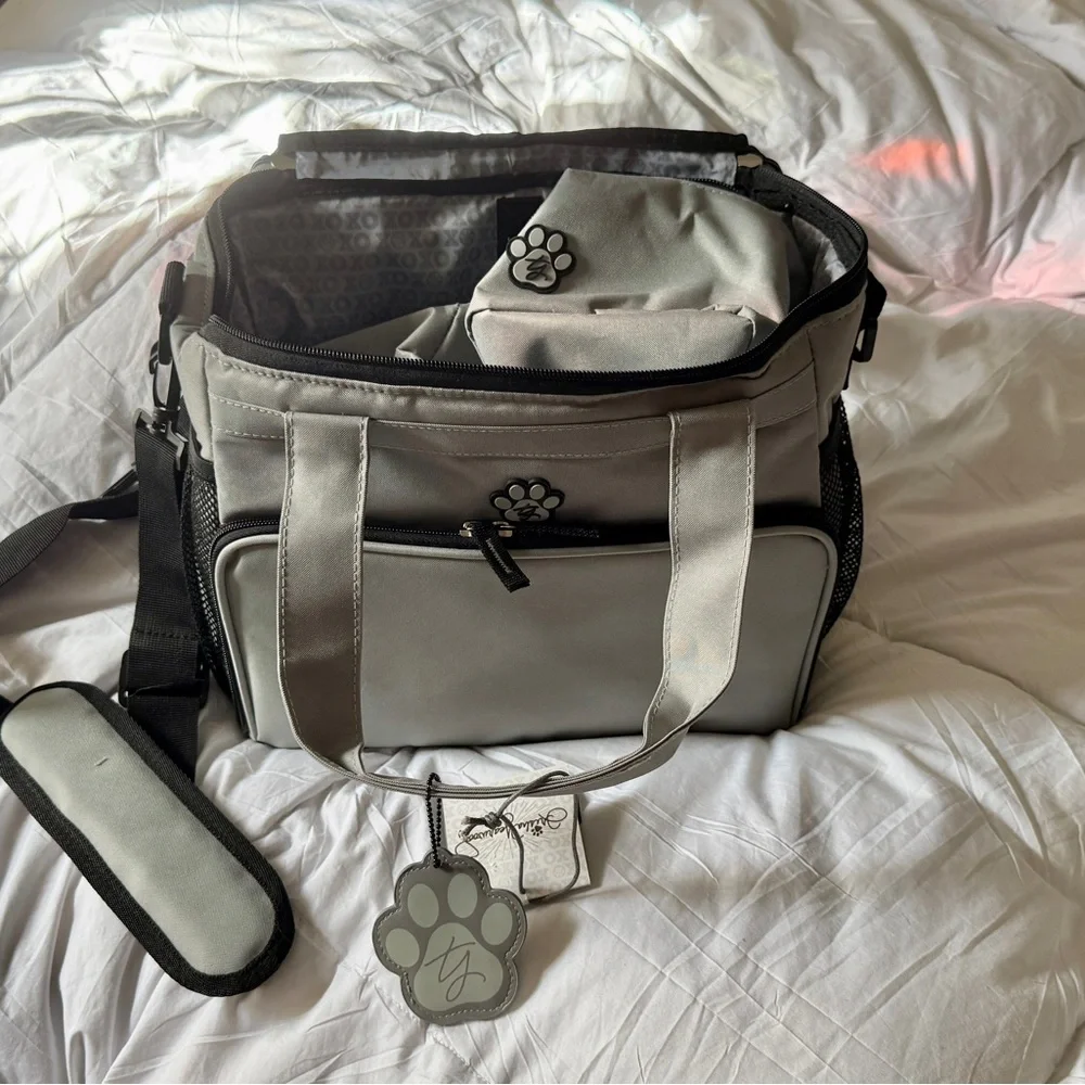 NWT Trisha Yearwood pet travel bag. Insulated w.food pouches & portable bowls!